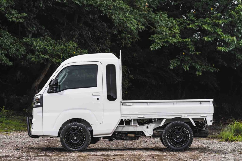 hijet truck jumbo side view custom kei truck land cruiser style compact truck fusion build