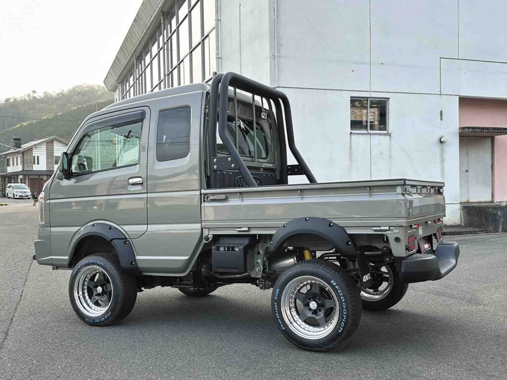 Silver Hijet Truck side profile with roll bar and 5-inch lift configuration